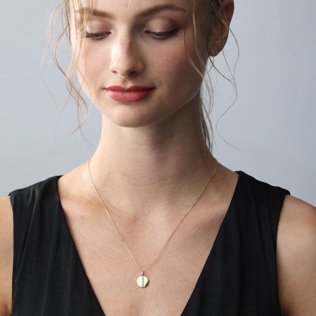 DIAMOND PLATE CHARM