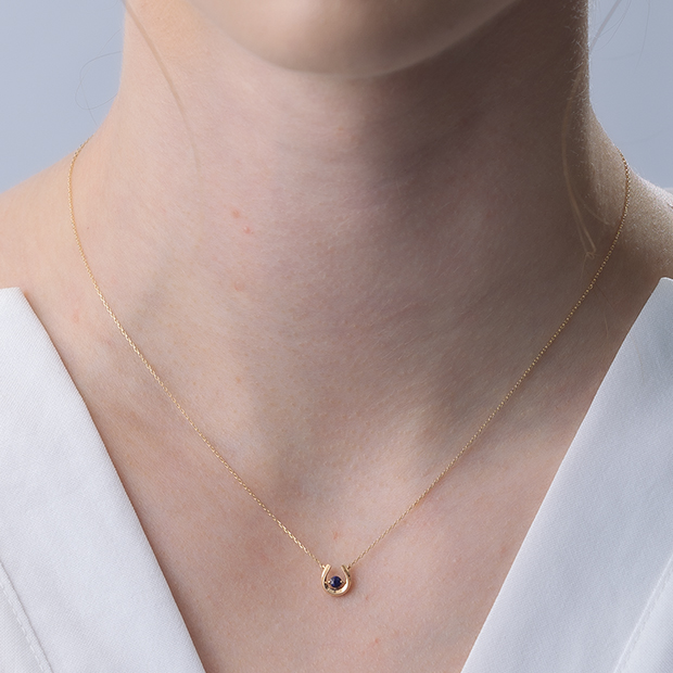 HORSESHOE BLUE SAPPHIRE NECKLACE
