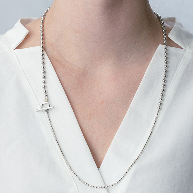 BALL T-BAR NECKLACE