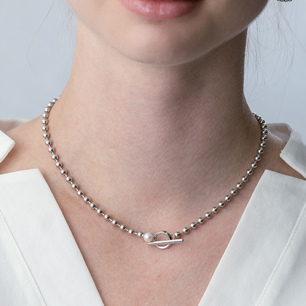 BALL T-BAR NECKLACE