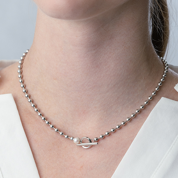 BALL T-BAR NECKLACE