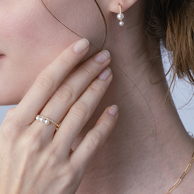 DIAMOND & BABY AKOYA RING